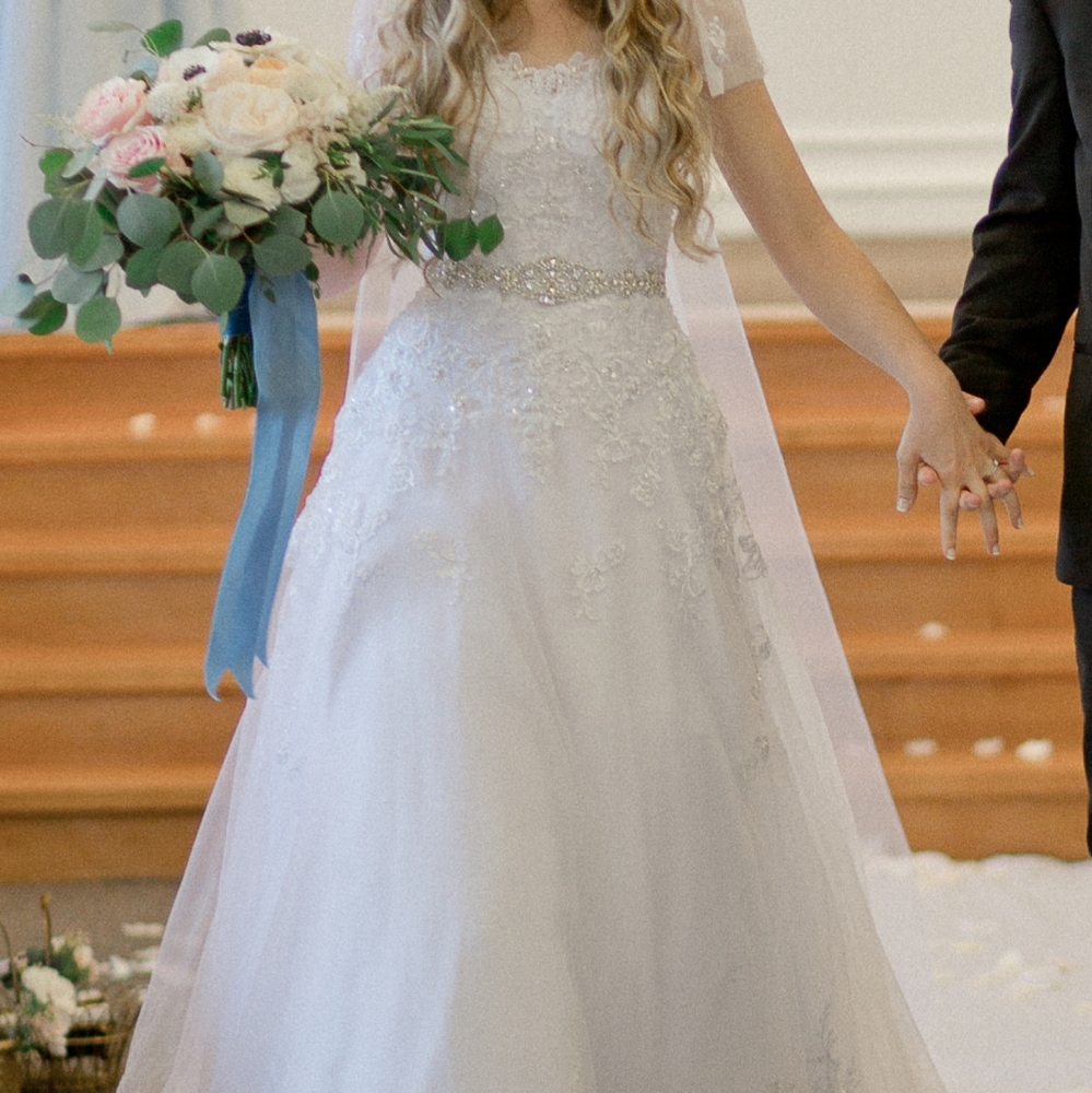Size 0 A-Line White Wedding Dress